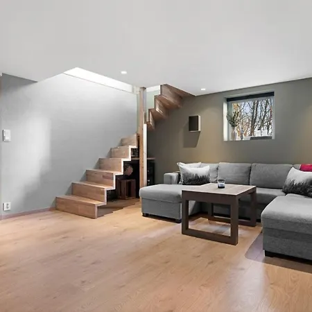 Fresh Og Moderne Med 3 Soverom Pa Jeloy Appartement